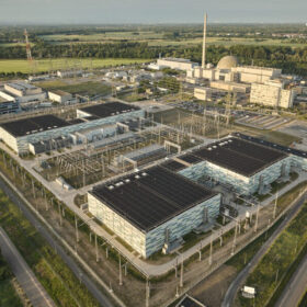 Luftbild des Energieparks Philippsburg. Hier möchte die EnBW einen der größten Batteriespeicher Deutschlands errichten, auf einer Fläche neben dem TransnetBW Konverter.