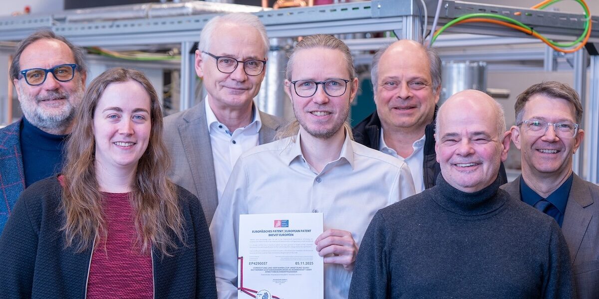 Hochschule Koblenz, Forschungsgruppe Energietechnik, Prof. Dr. Willi Nieratschker, Diana Nett, Prof. Dr. Karl Stoffel (Präsident der Hochschule Koblenz), Christian Braasch, Bernard Lohmanns, Hans-Peter Müller, Prof. Dr. Marc Nadler, Europäisches Patent, Effizienzsteigerung von Kompressoren und Druckluftspeicherkraftwerken