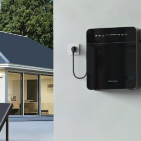 Steckerspeichergerät in Garage