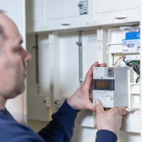 LEW Verteilnetz (LVN) bei einer Kundin in der Nähe von Augsburg, 1. Million Smart Meter durch Eon installiert