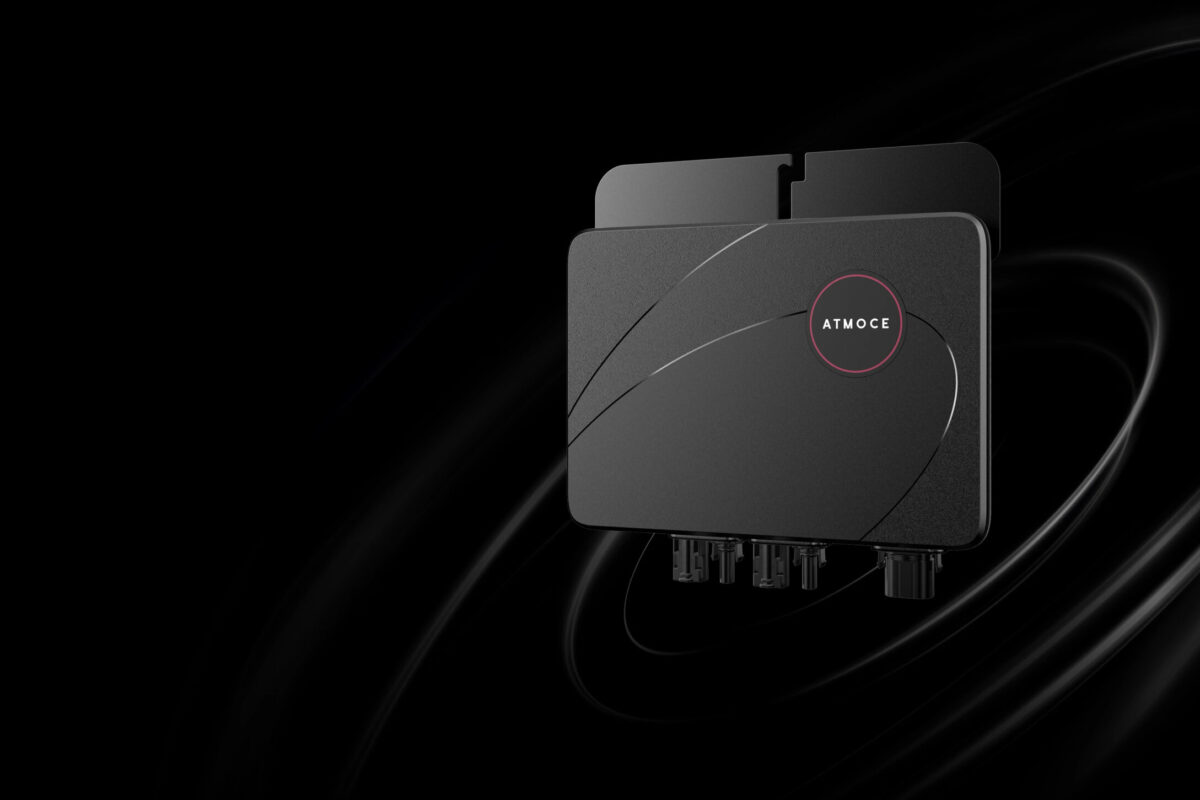 Mikrowehcselrichter vorschschwarzem Hintergrund