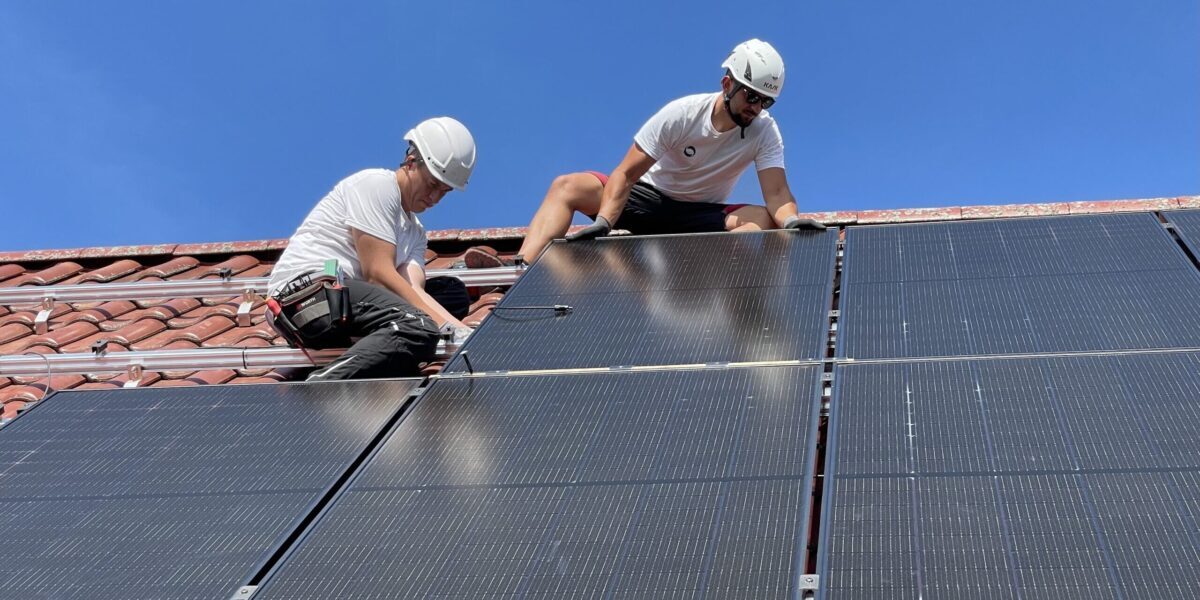 Installation, Dachanlage, Solarwatt, Solarmodule - Stefan Altkrüger hat die Bilder 2023 gemacht. Eckdaten zur Anlage sind unbekannt. Bitte im Salesforce nachsehen