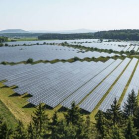 In Langenenslingen (Landkreis Biberach) hat die EnBW den größten Solarpark Baden-Württembergs feierlich eröffnet. Quelle: EnBW / Fotograf: Paul Gärtner